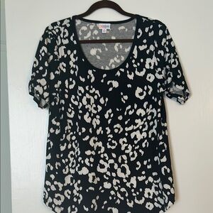 LuLaRoe Black and White Patterned Short Sleeve Top